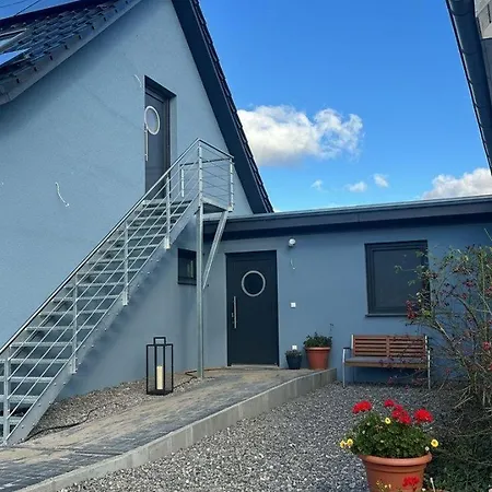 Dat-fischerhuus-kapitaenskoje-zwischen-ostsee-und-bodden-direkt-am-hafen شقة *