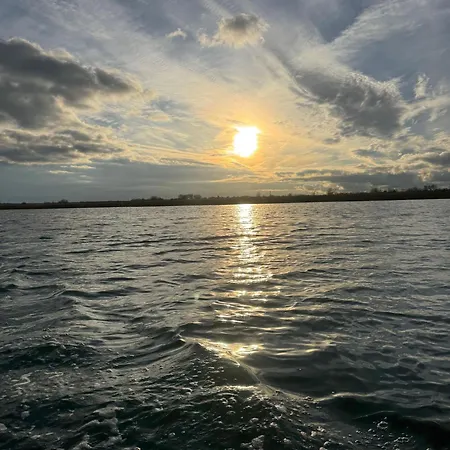 Dat-fischerhuus-kapitaenskoje-zwischen-ostsee-und-bodden-direkt-am-hafen *